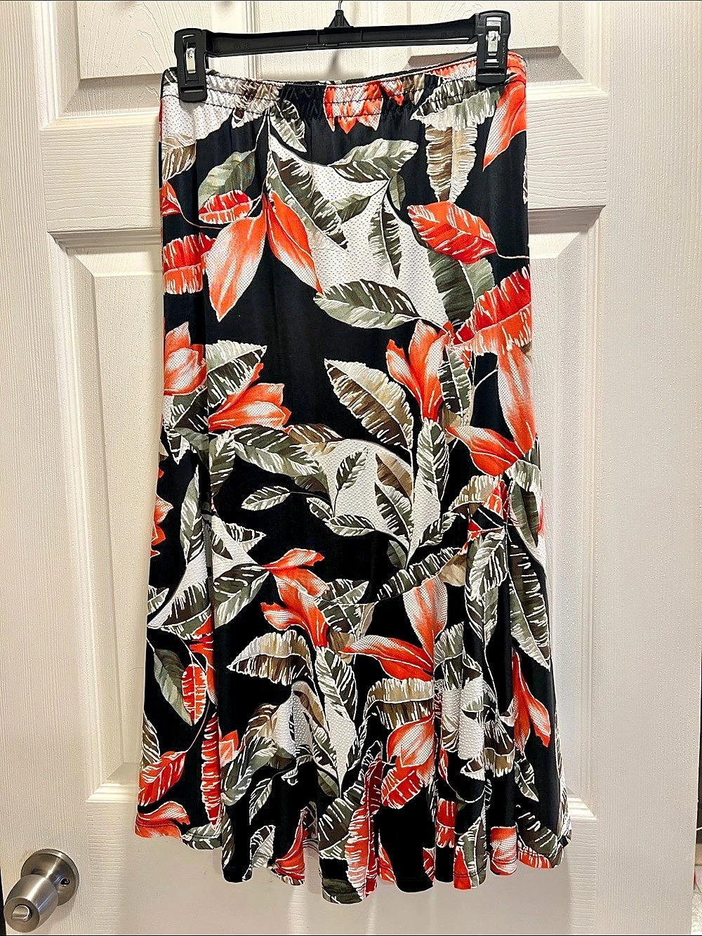 N Touch Floral Midi Skirt in Black & Orange Size Small Like New